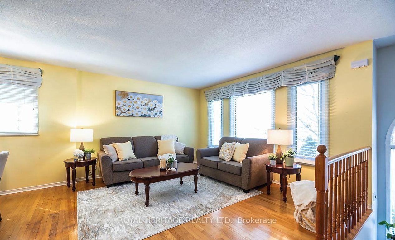 Photo 8 of 31 Thames Drive N, Whitby, Rolling Acres — HOMEH