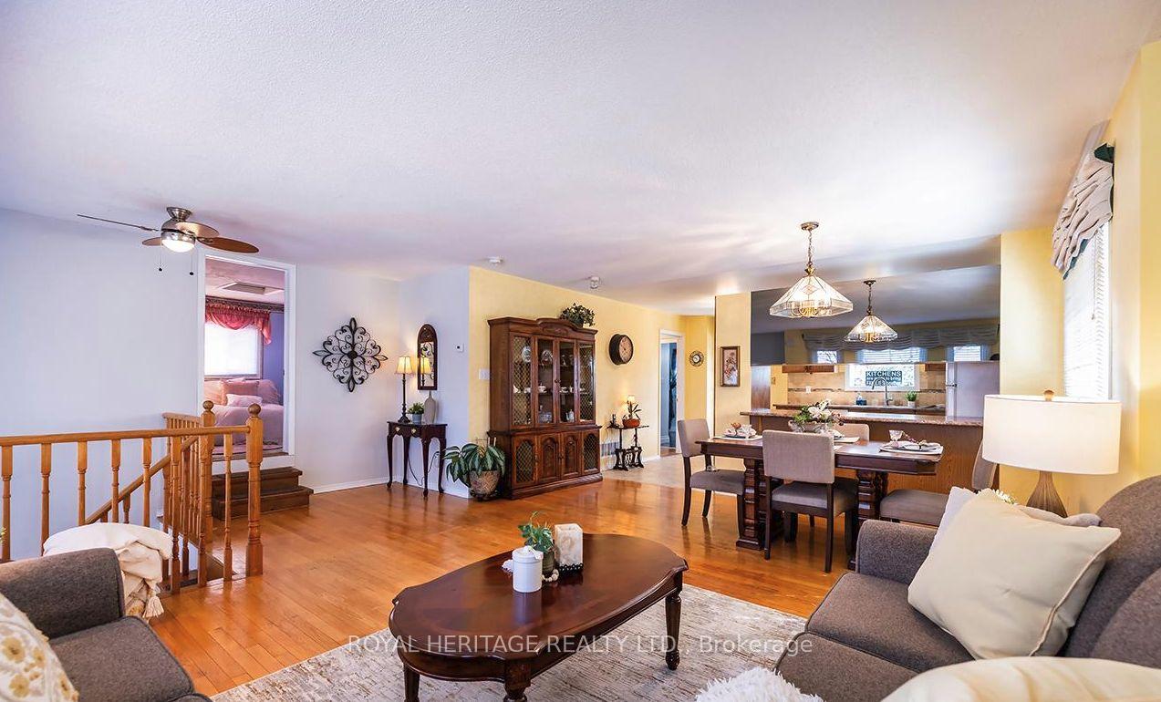 Photo 10 of 31 Thames Drive N, Whitby, Rolling Acres — HOMEH