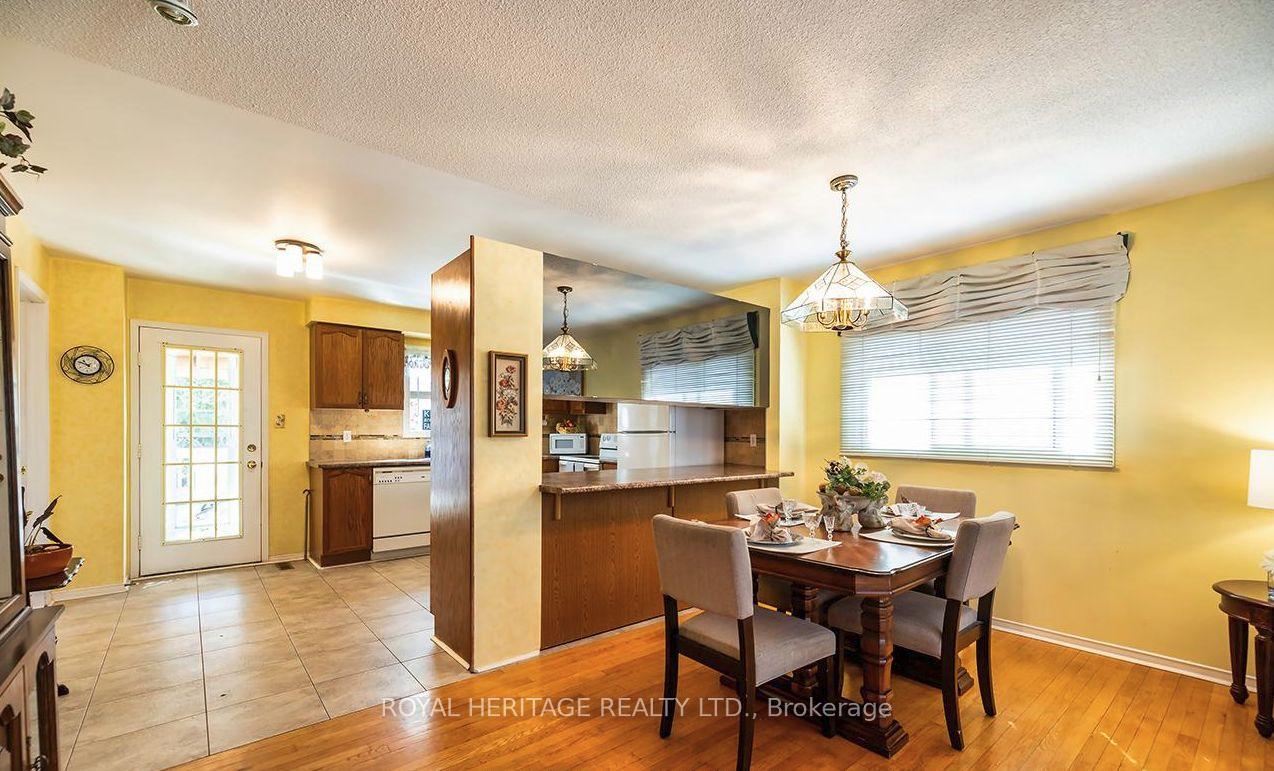 Photo 11 of 31 Thames Drive N, Whitby, Rolling Acres — HOMEH