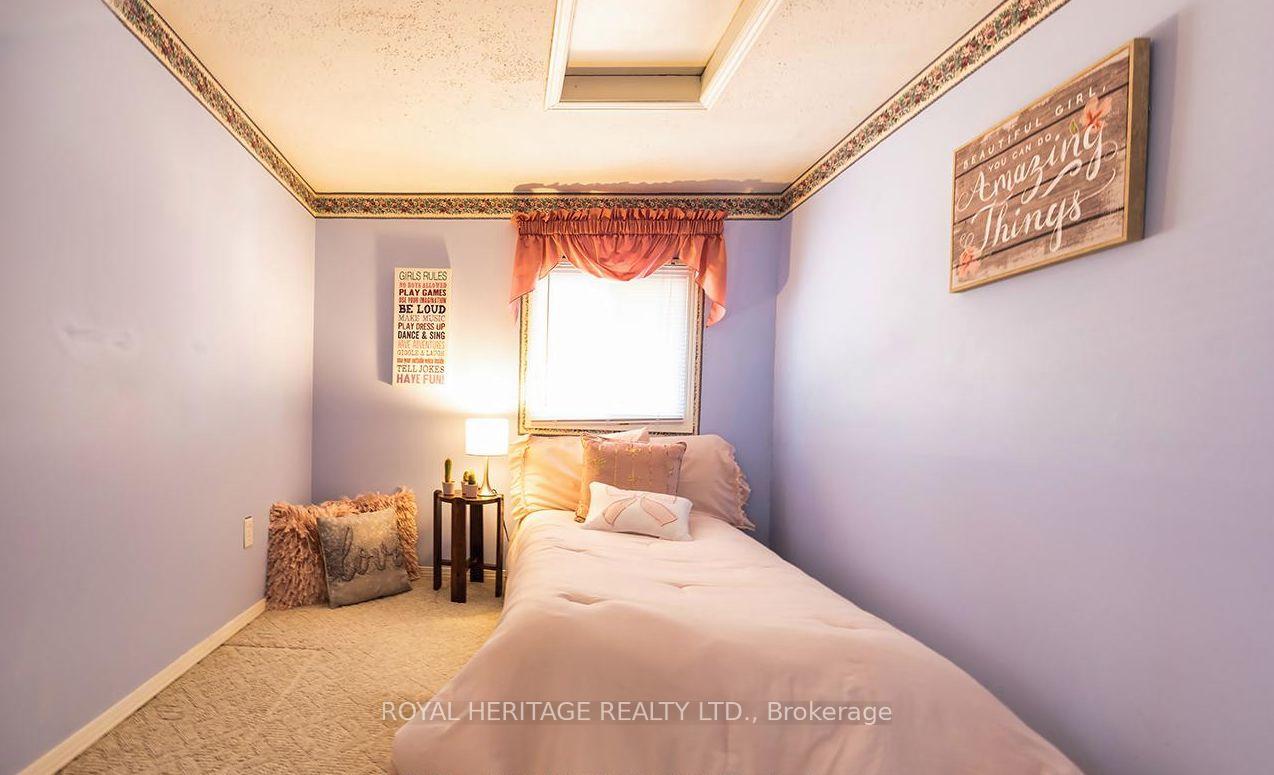 Photo 19 of 31 Thames Drive N, Whitby, Rolling Acres — HOMEH