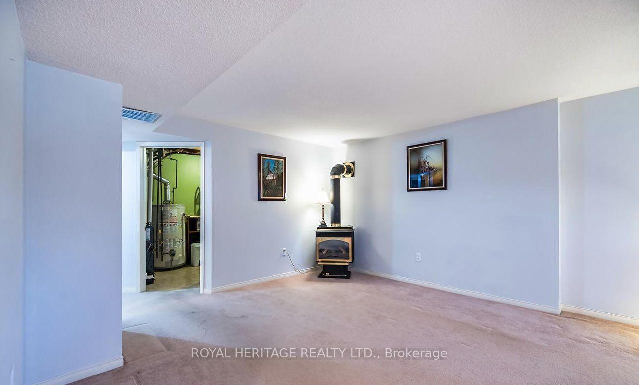 Photo 23 of 31 Thames Drive N, Whitby, Rolling Acres — HOMEH