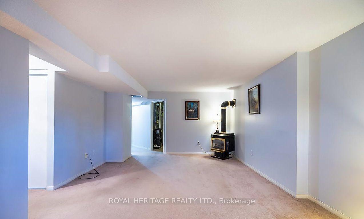 Photo 24 of 31 Thames Drive N, Whitby, Rolling Acres — HOMEH