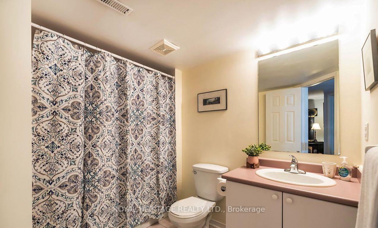 Photo 25 of 31 Thames Drive N, Whitby, Rolling Acres — HOMEH