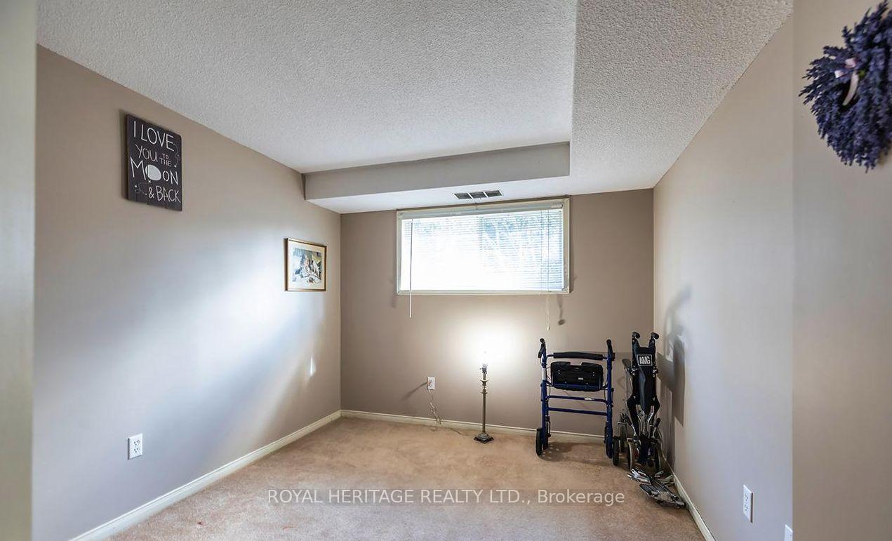 Photo 28 of 31 Thames Drive N, Whitby, Rolling Acres — HOMEH