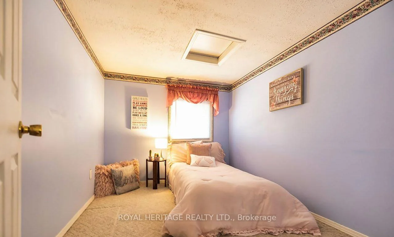 Photo 20 of 31 Thames Drive N, Whitby, Rolling Acres — HOMEH