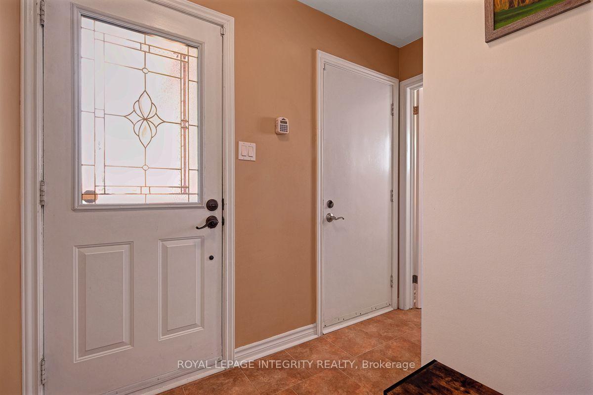 Photo 4 of 390 Oaklawn Crescent, Ottawa, Fallingbrook/Gardenway South — HOMEH