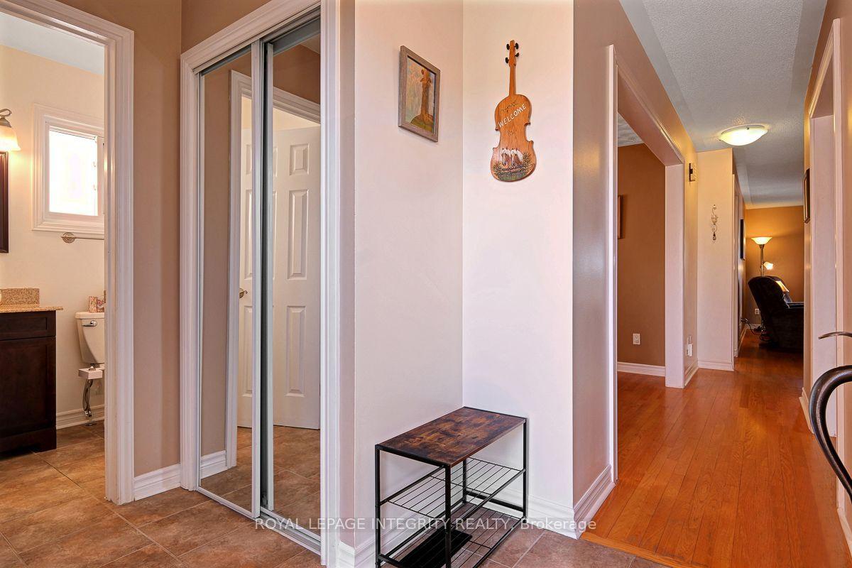 Photo 5 of 390 Oaklawn Crescent, Ottawa, Fallingbrook/Gardenway South — HOMEH