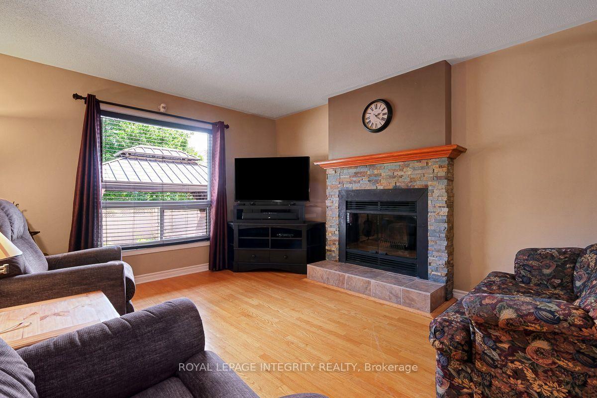 Photo 6 of 390 Oaklawn Crescent, Ottawa, Fallingbrook/Gardenway South — HOMEH