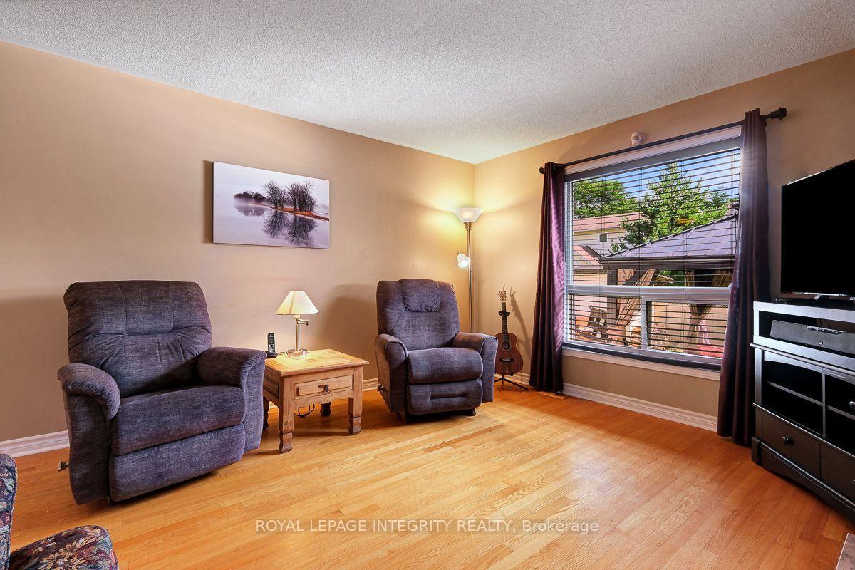 Photo 7 of 390 Oaklawn Crescent, Ottawa, Fallingbrook/Gardenway South — HOMEH