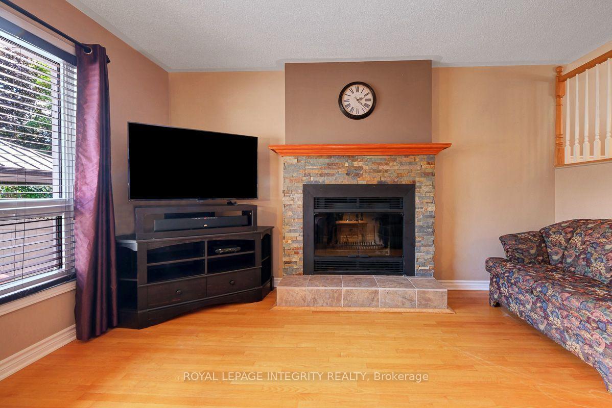 Photo 8 of 390 Oaklawn Crescent, Ottawa, Fallingbrook/Gardenway South — HOMEH
