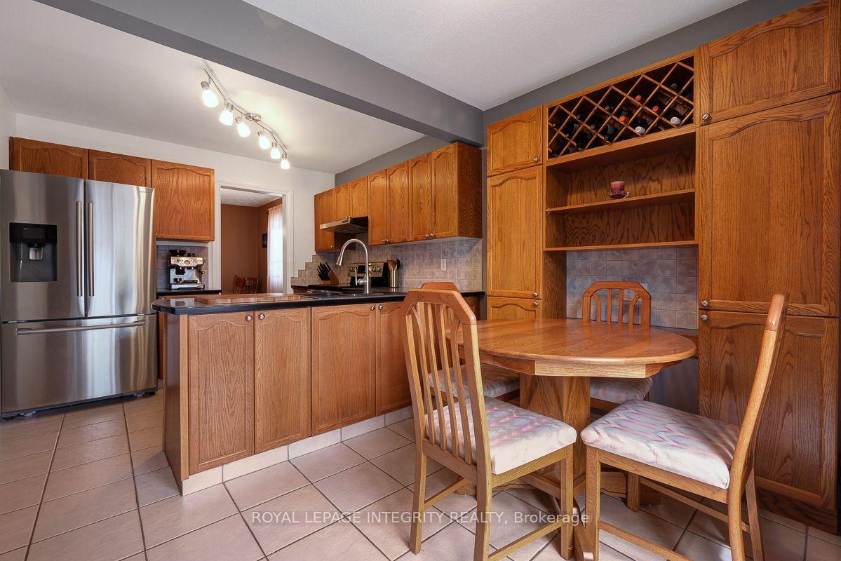 Photo 14 of 390 Oaklawn Crescent, Ottawa, Fallingbrook/Gardenway South — HOMEH