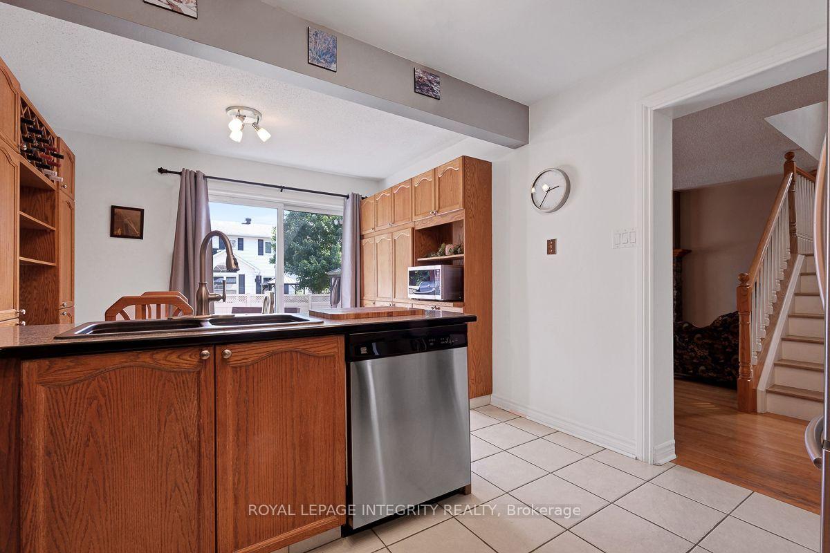 Photo 17 of 390 Oaklawn Crescent, Ottawa, Fallingbrook/Gardenway South — HOMEH