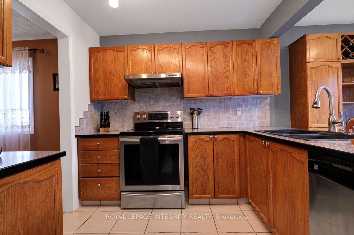 Photo 18 of 390 Oaklawn Crescent, Ottawa, Fallingbrook/Gardenway South — HOMEH