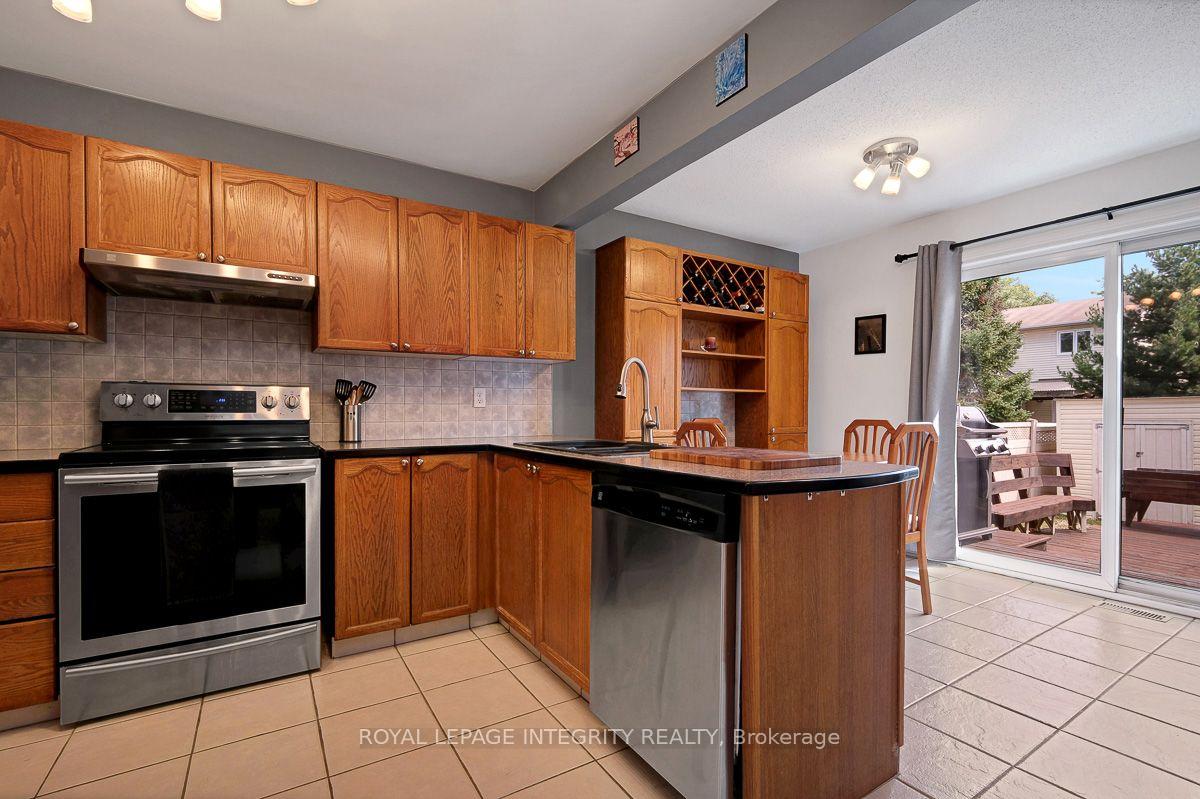 Photo 19 of 390 Oaklawn Crescent, Ottawa, Fallingbrook/Gardenway South — HOMEH