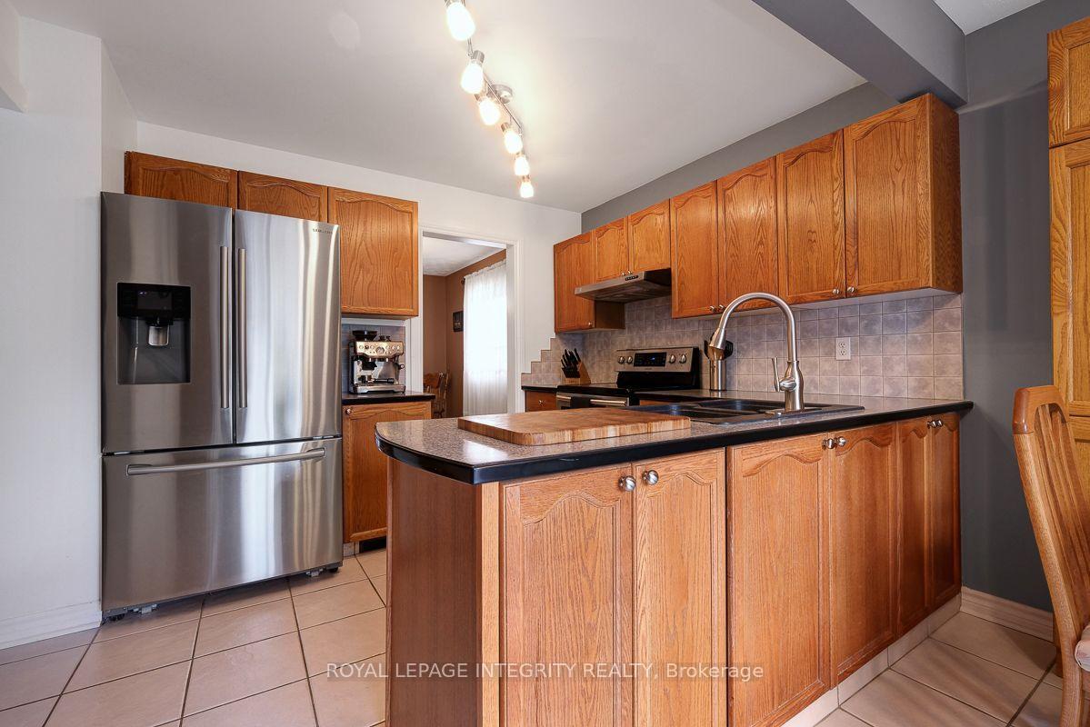 Photo 21 of 390 Oaklawn Crescent, Ottawa, Fallingbrook/Gardenway South — HOMEH