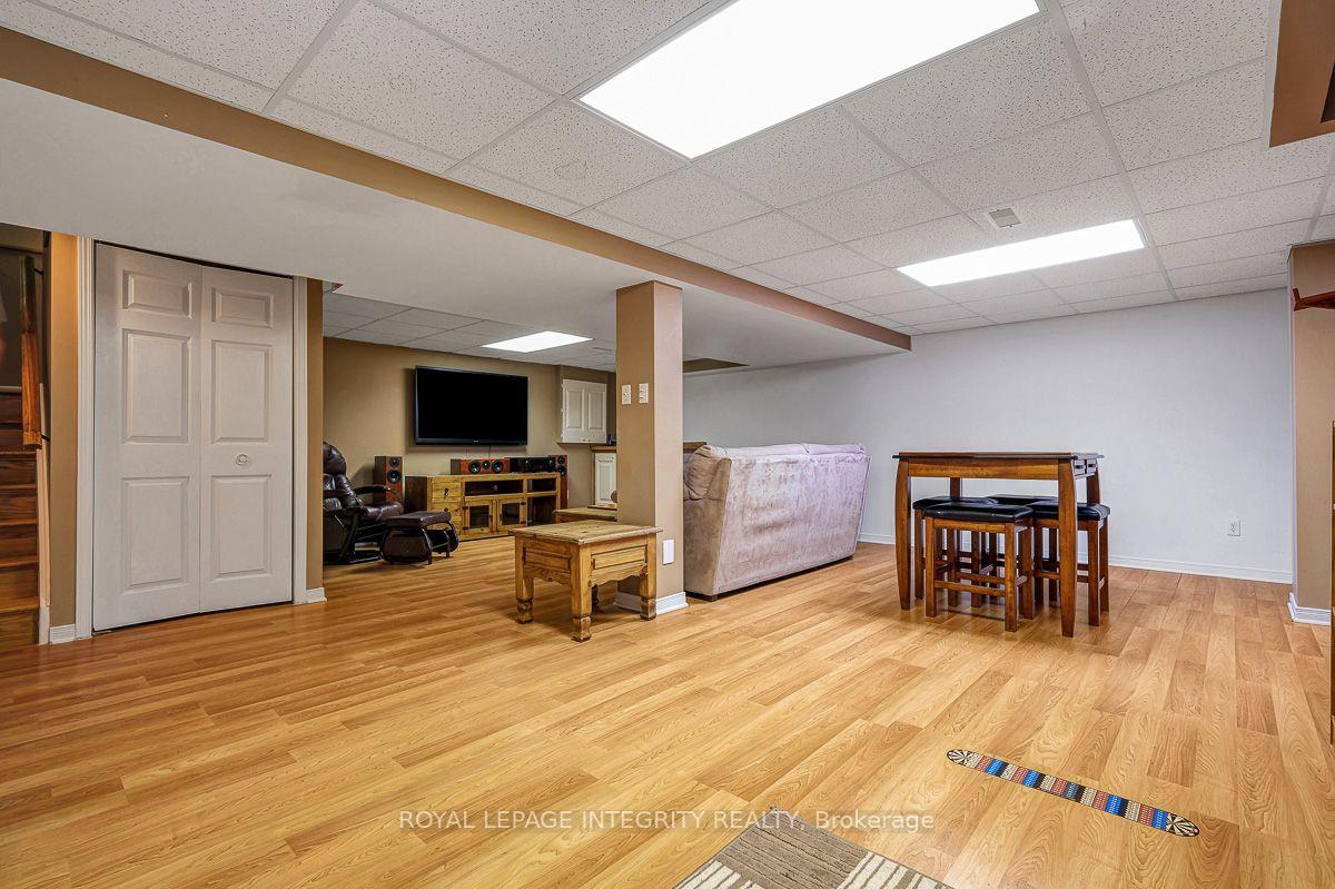 Photo 33 of 390 Oaklawn Crescent, Ottawa, Fallingbrook/Gardenway South — HOMEH