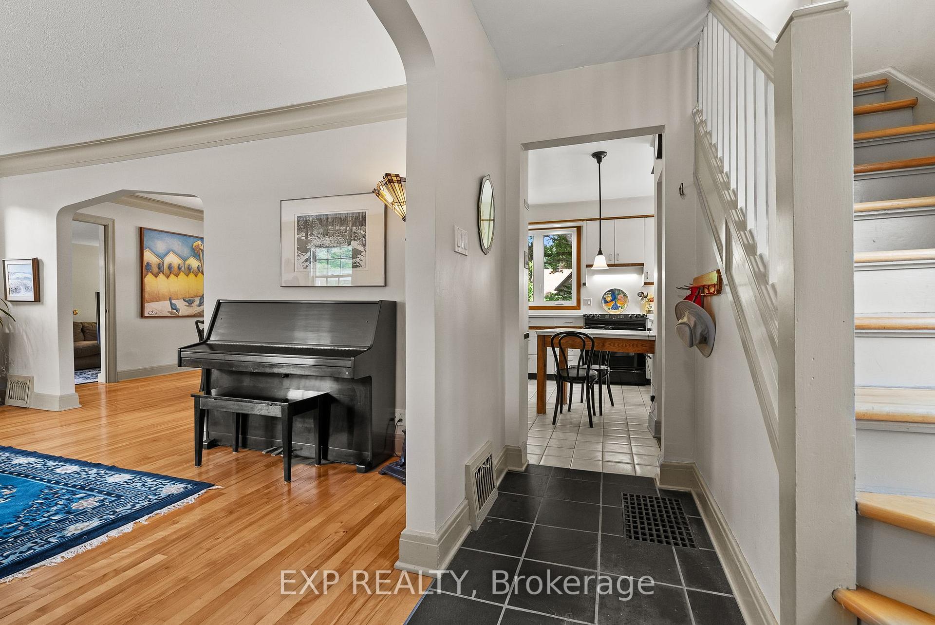 Photo 4 of 579 Broadview Avenue, Ottawa, McKellar/Highland — HOMEH