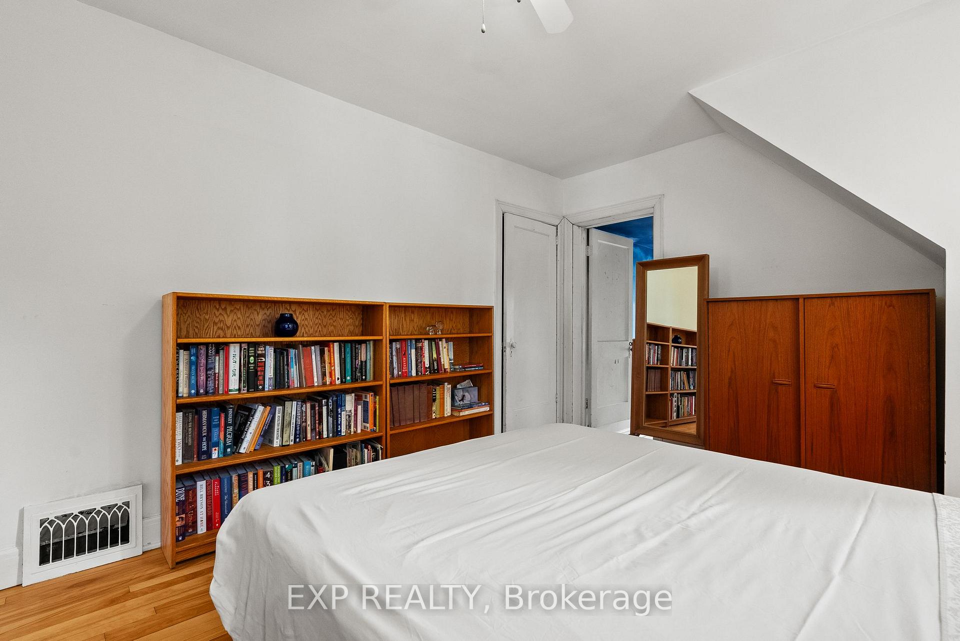 Photo 24 of 579 Broadview Avenue, Ottawa, McKellar/Highland — HOMEH