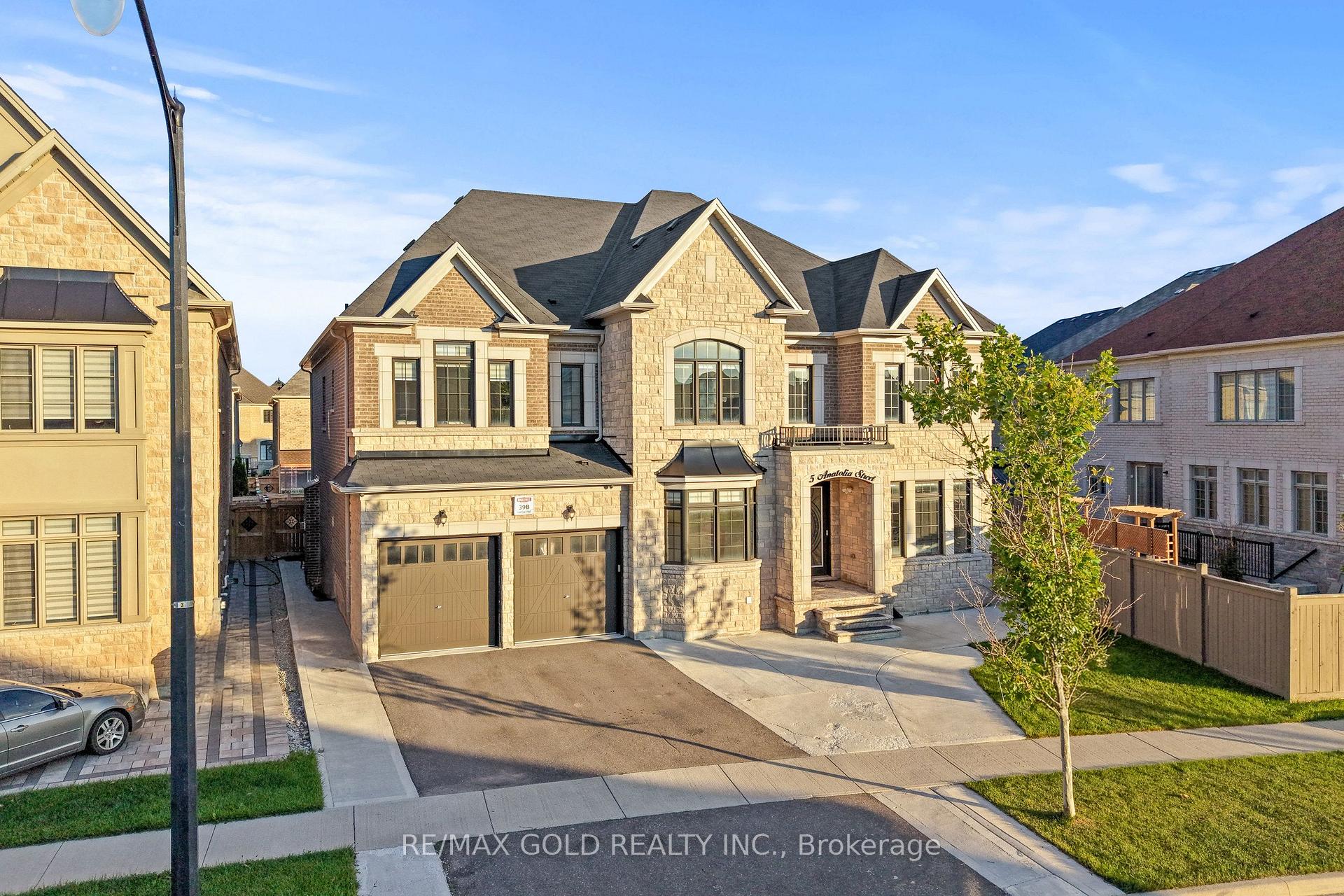 Photo 2 of 5 Anatolia Street, Brampton, Toronto Gore Rural Estate — HOMEH