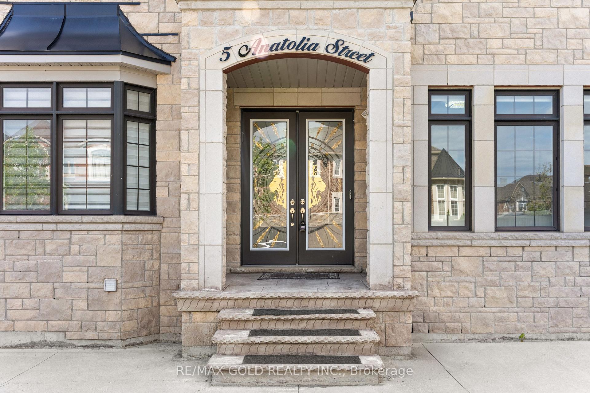 Photo 3 of 5 Anatolia Street, Brampton, Toronto Gore Rural Estate — HOMEH