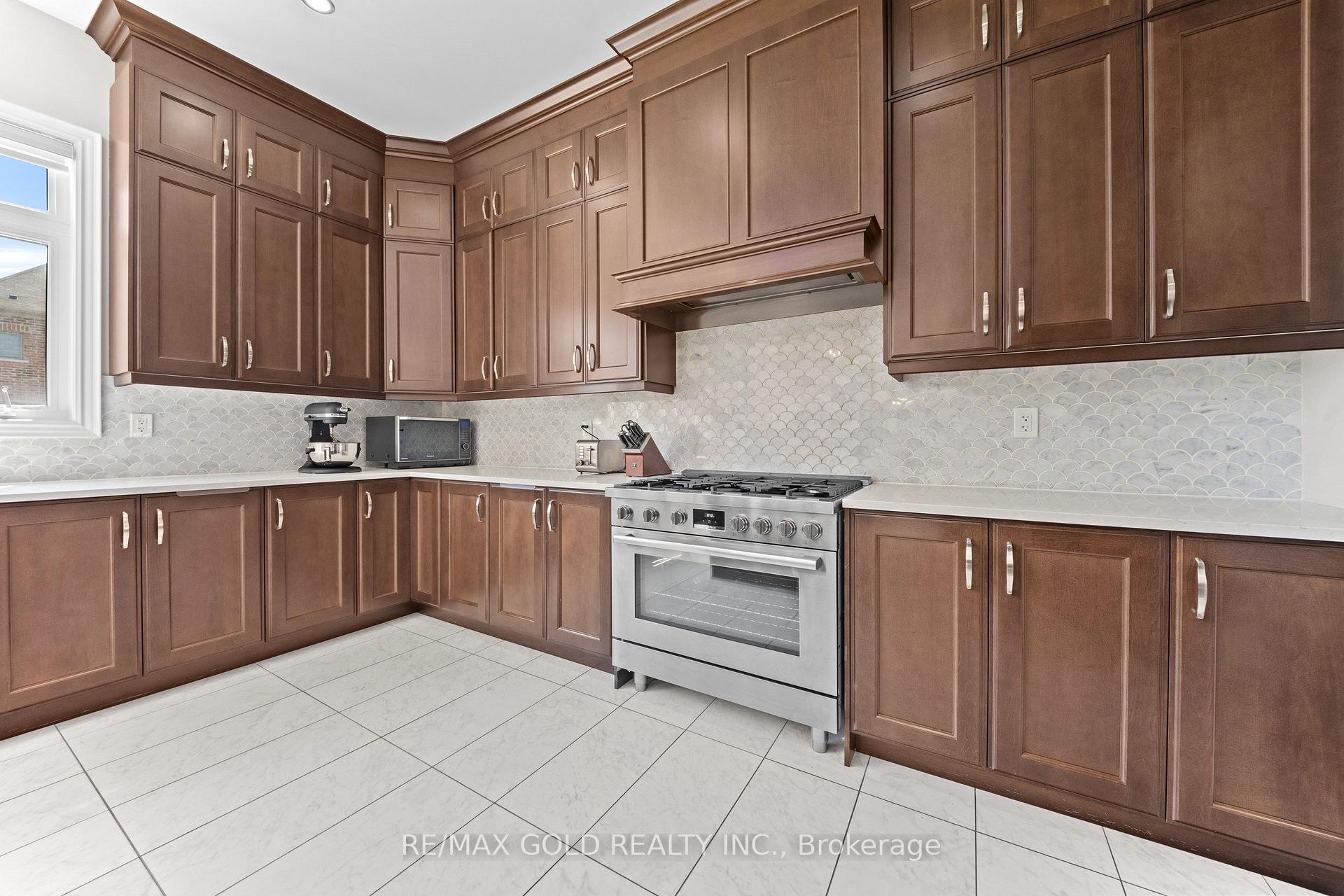 Photo 16 of 5 Anatolia Street, Brampton, Toronto Gore Rural Estate — HOMEH