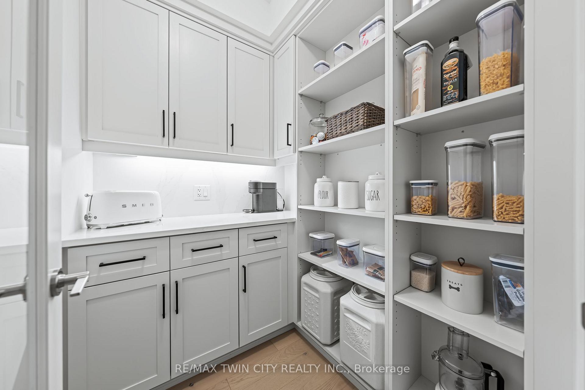 Photo 7 of Unit 601, 71 Wyndham Street S, Guelph, St. Patrick's Ward — HOMEH