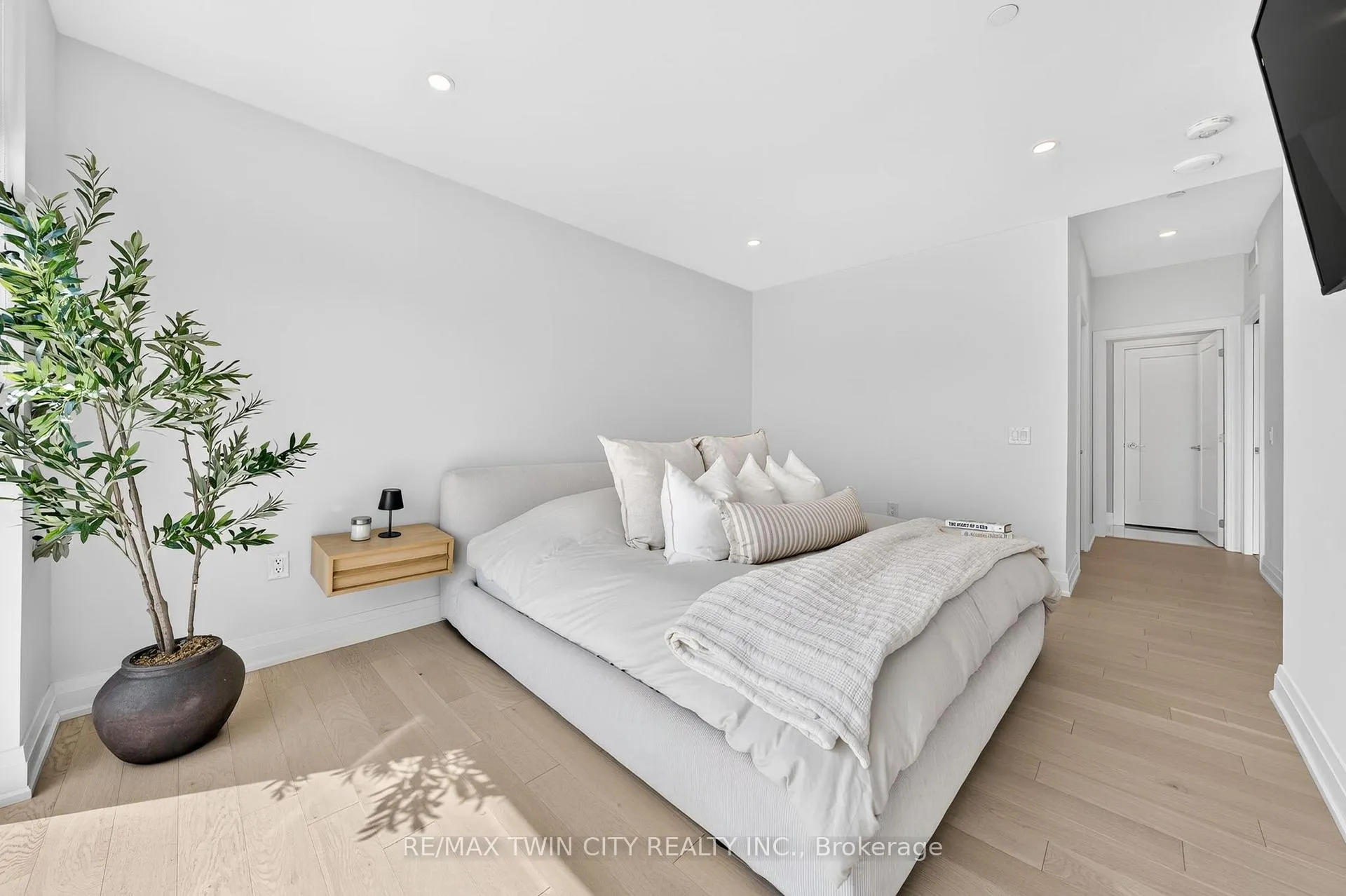 Photo 27 of Unit 601, 71 Wyndham Street S, Guelph, St. Patrick's Ward — HOMEH