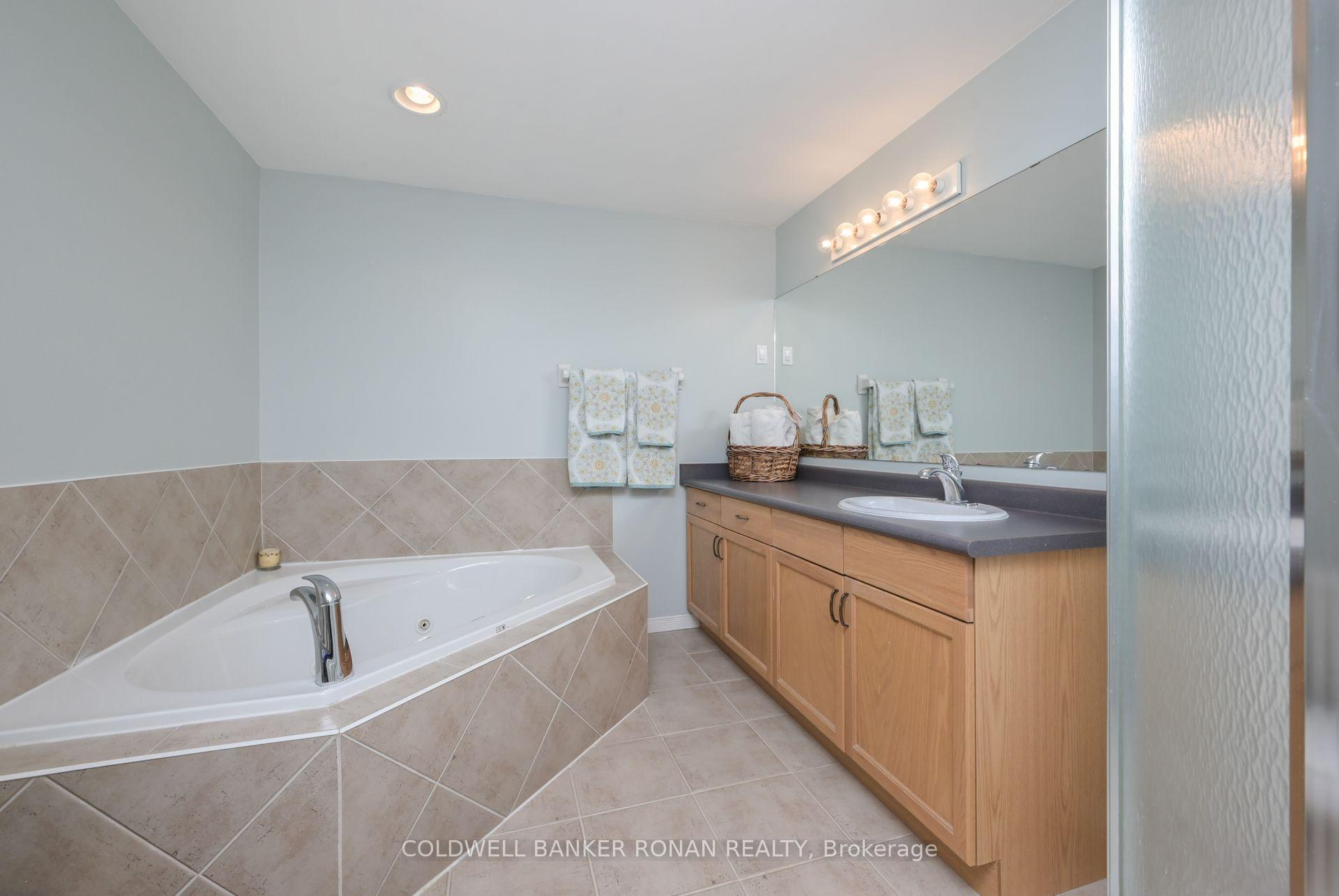 Photo 23 of 22 Chantler Road, New Tecumseth, Alliston — HOMEH