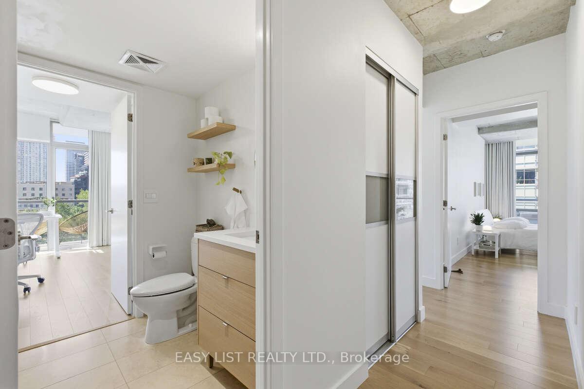Photo 4 of Unit 822, 55 Stewart Street, Toronto, Waterfront Communities — HOMEH