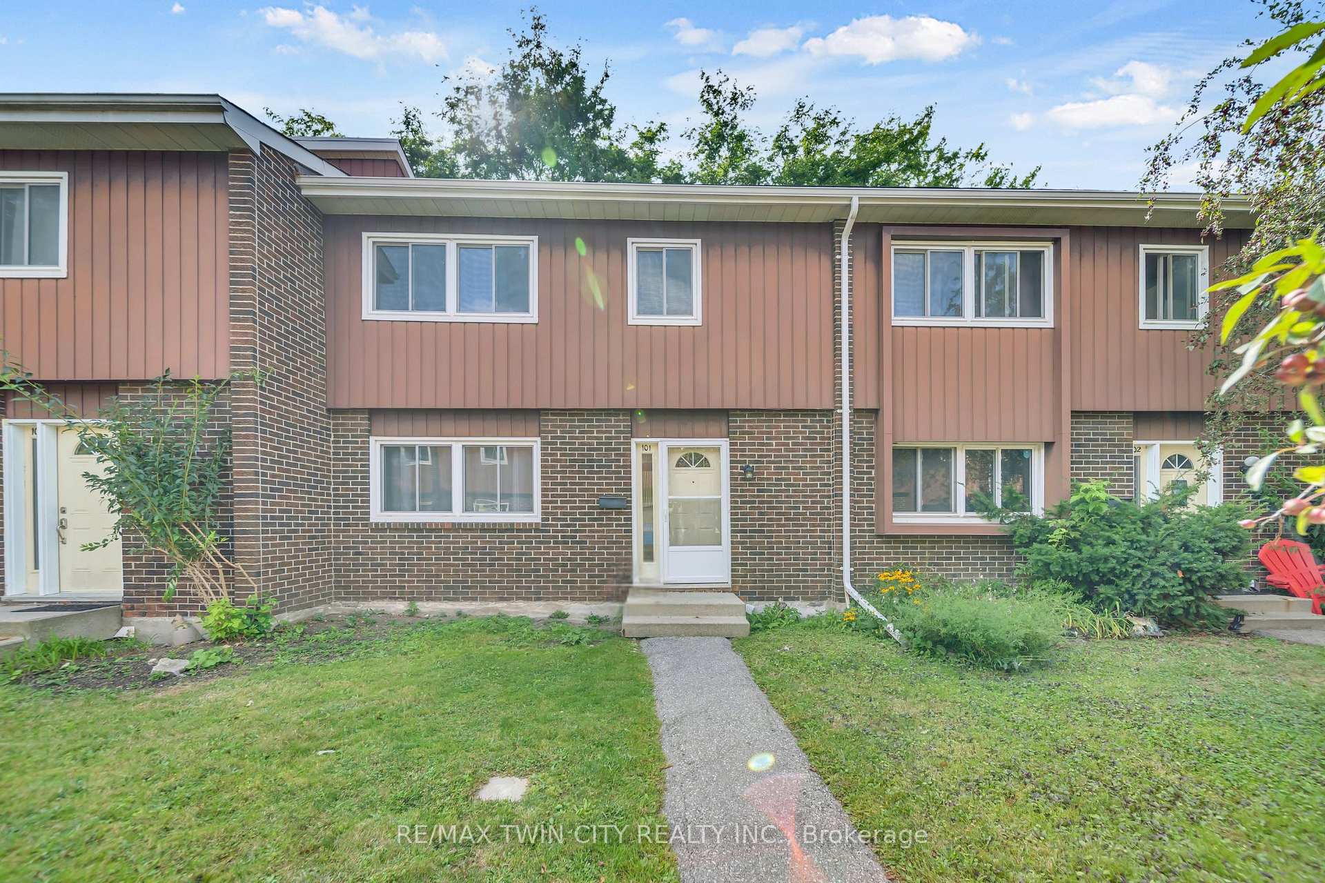 Photo of Unit 101, 121 University Avenue E
