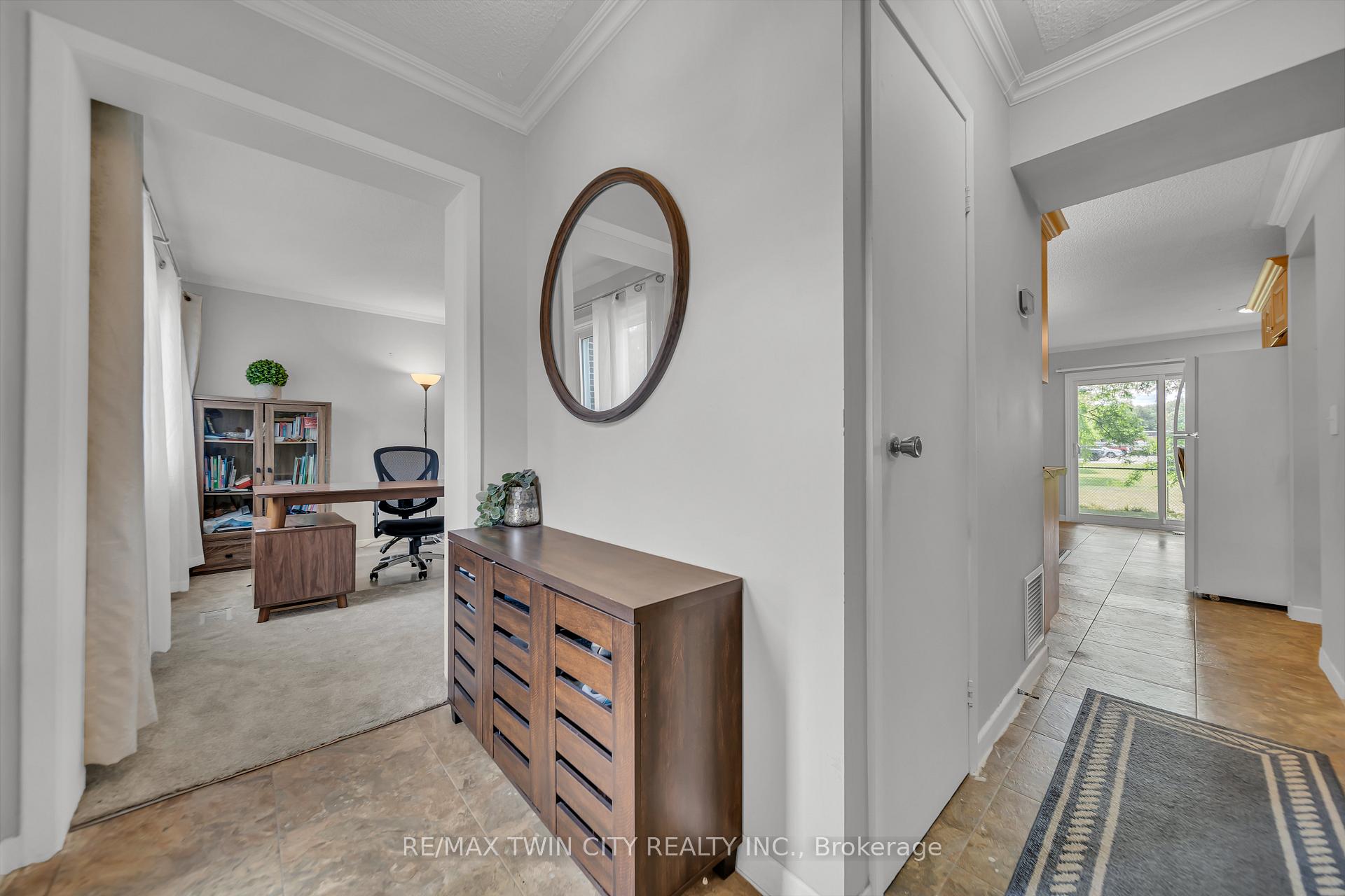 Photo 3 of Unit 101, 121 University Avenue E, Waterloo, Lincoln Heights — HOMEH