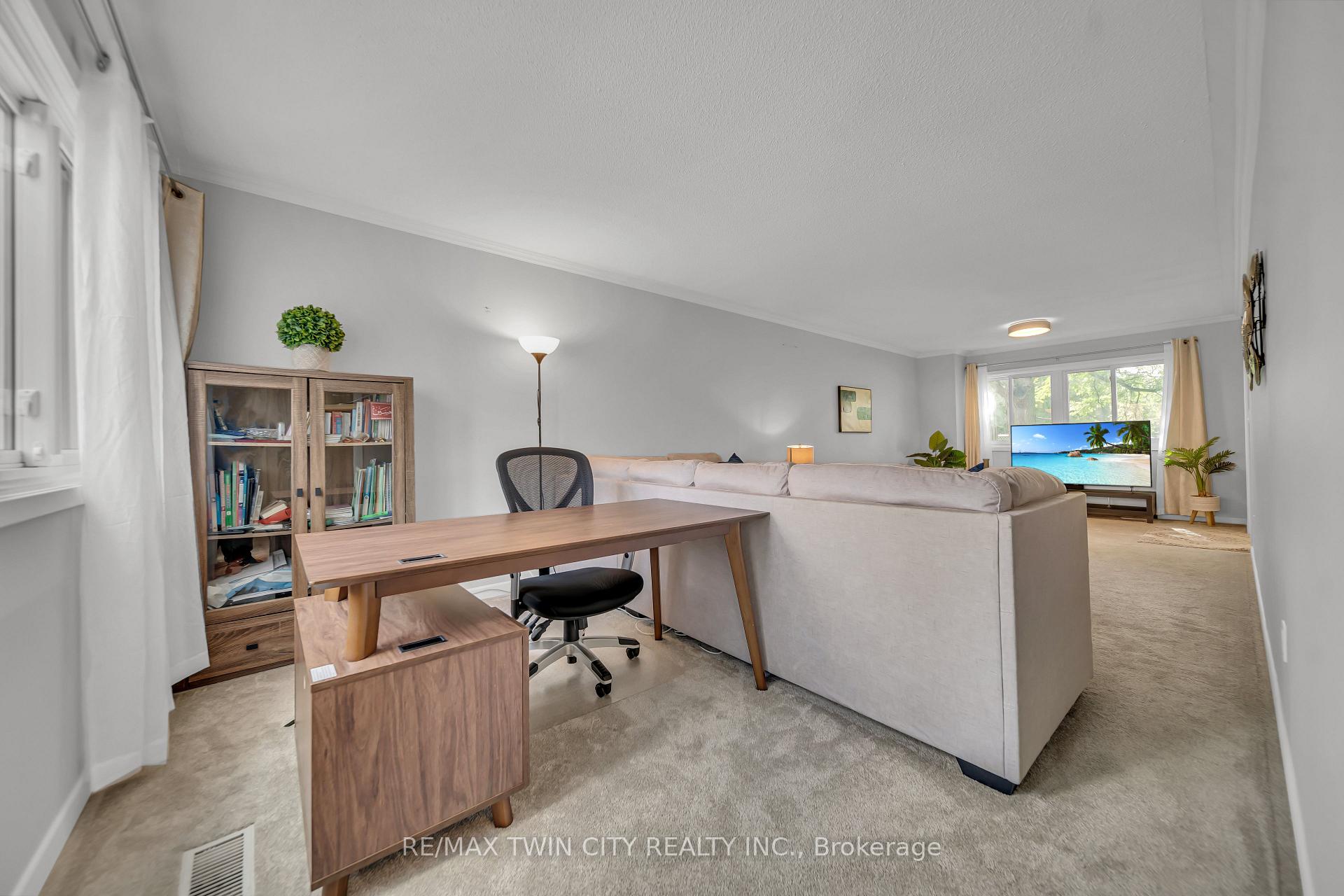 Photo 5 of Unit 101, 121 University Avenue E, Waterloo, Lincoln Heights — HOMEH