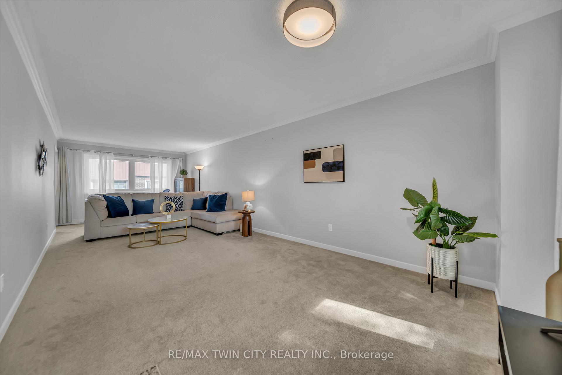 Photo 8 of Unit 101, 121 University Avenue E, Waterloo, Lincoln Heights — HOMEH