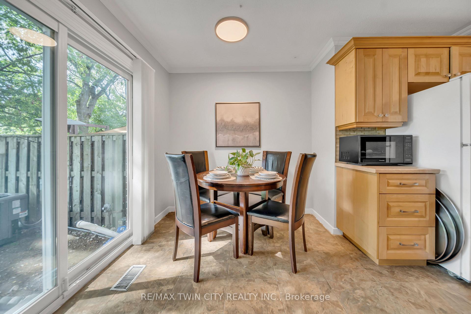 Photo 15 of Unit 101, 121 University Avenue E, Waterloo, Lincoln Heights — HOMEH