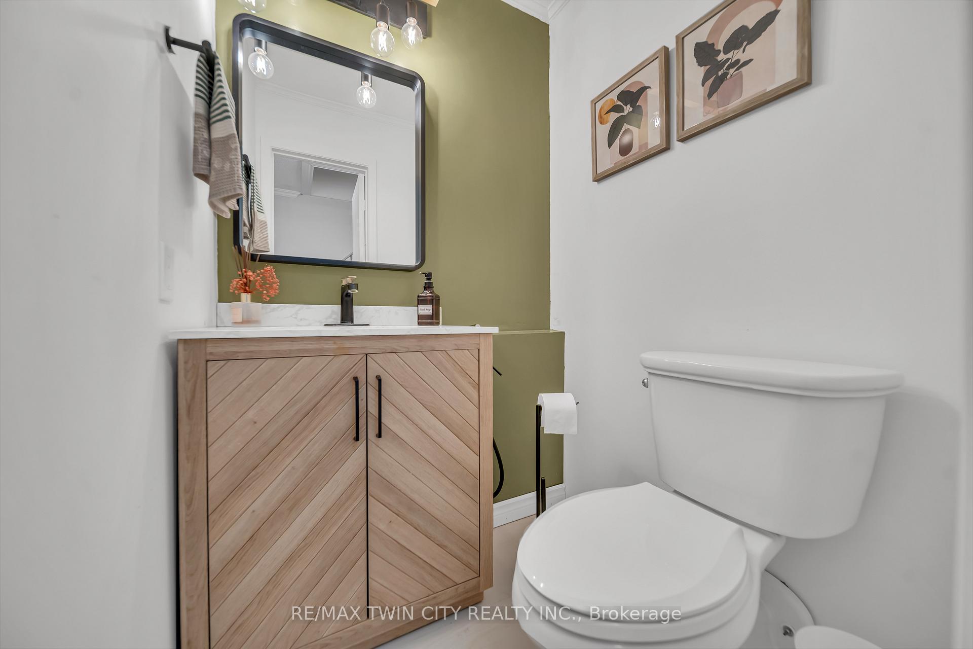 Photo 17 of Unit 101, 121 University Avenue E, Waterloo, Lincoln Heights — HOMEH