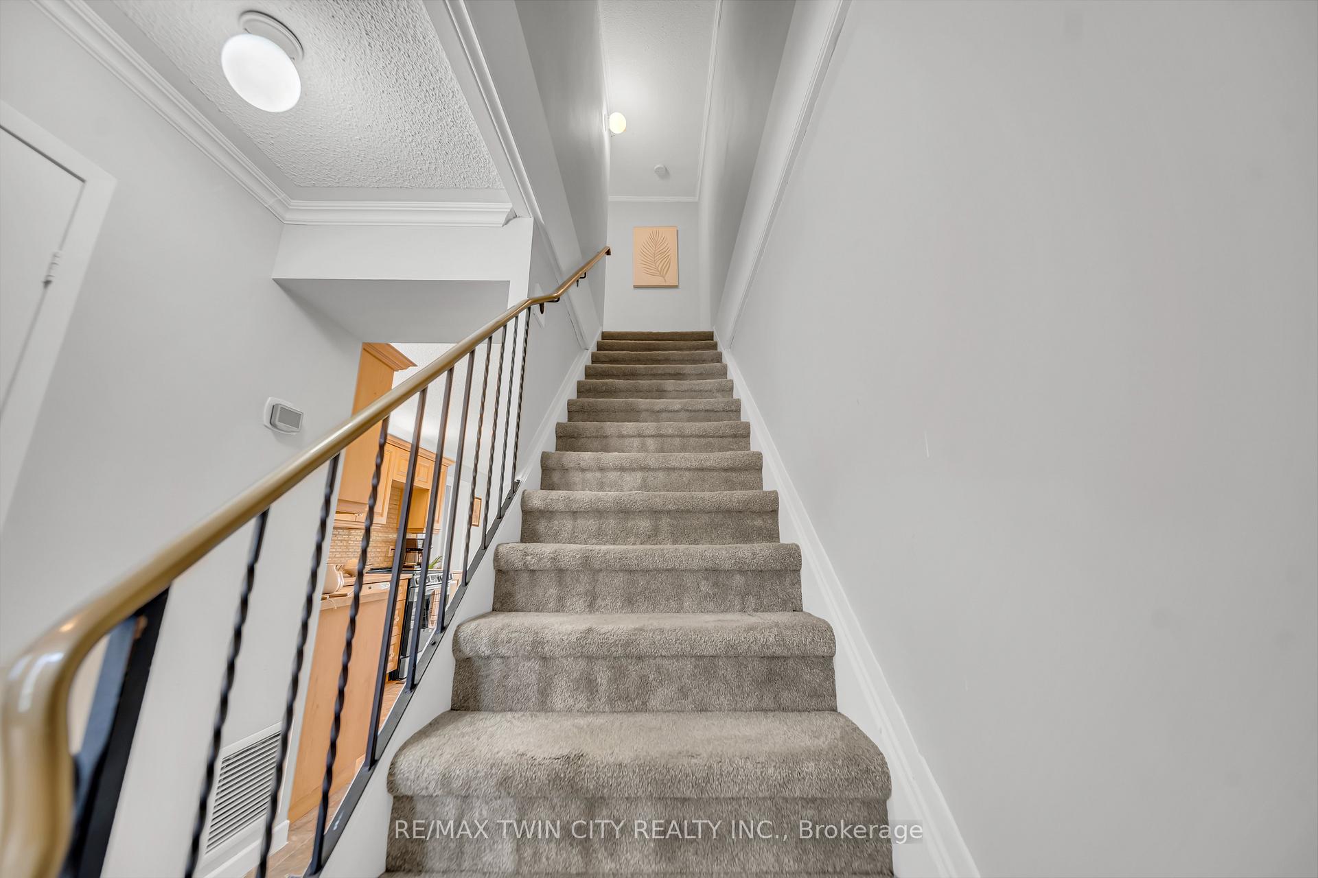 Photo 18 of Unit 101, 121 University Avenue E, Waterloo, Lincoln Heights — HOMEH