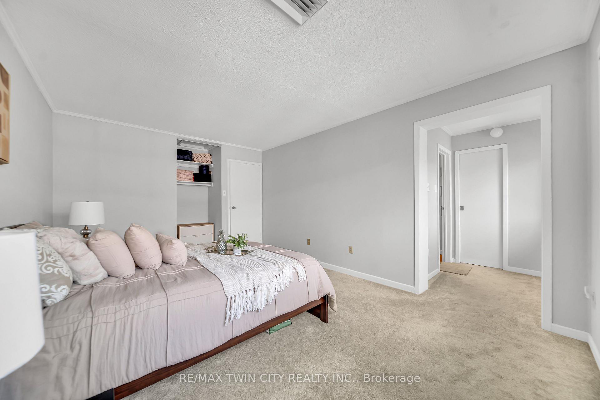 Photo 21 of Unit 101, 121 University Avenue E, Waterloo, Lincoln Heights — HOMEH