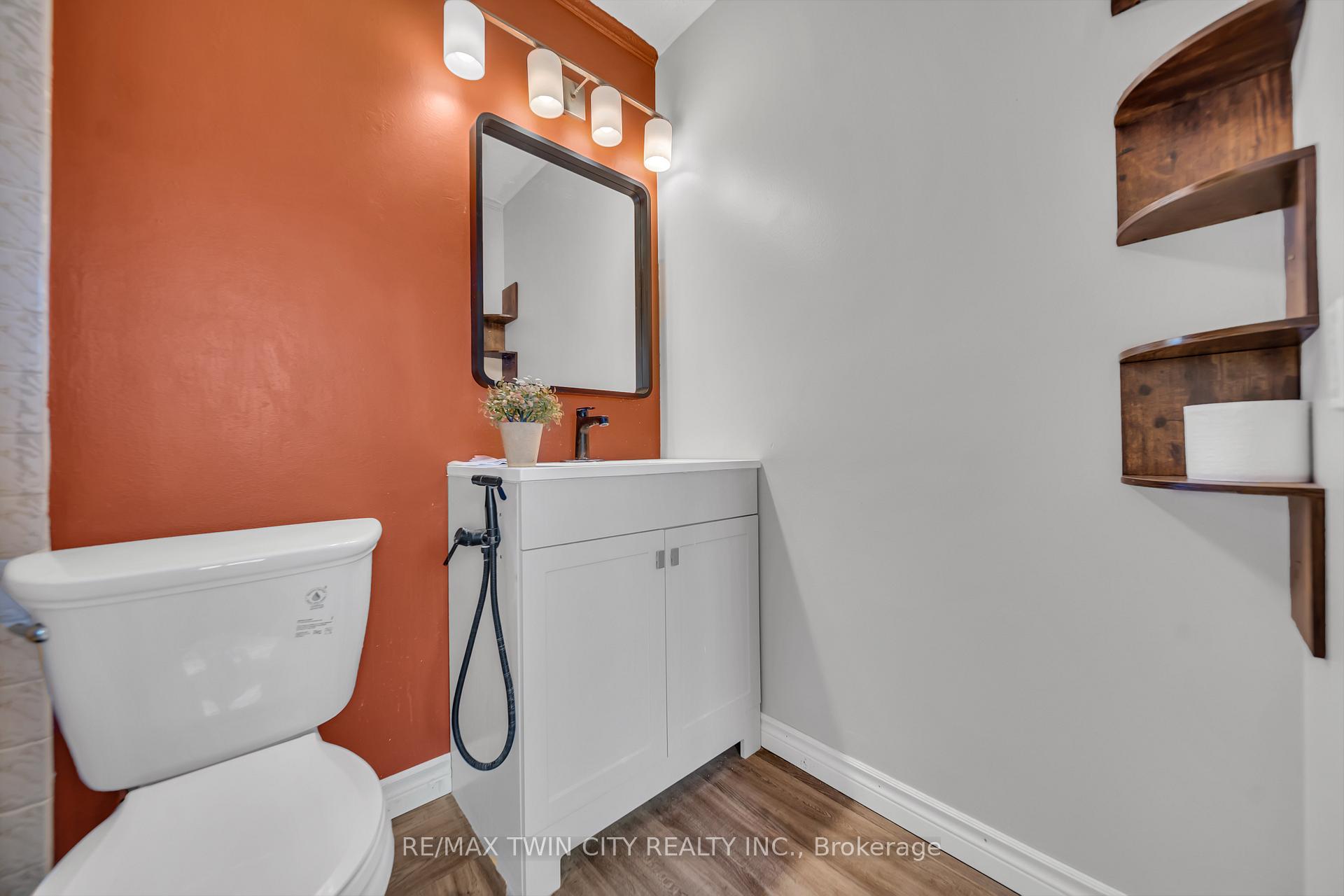 Photo 22 of Unit 101, 121 University Avenue E, Waterloo, Lincoln Heights — HOMEH