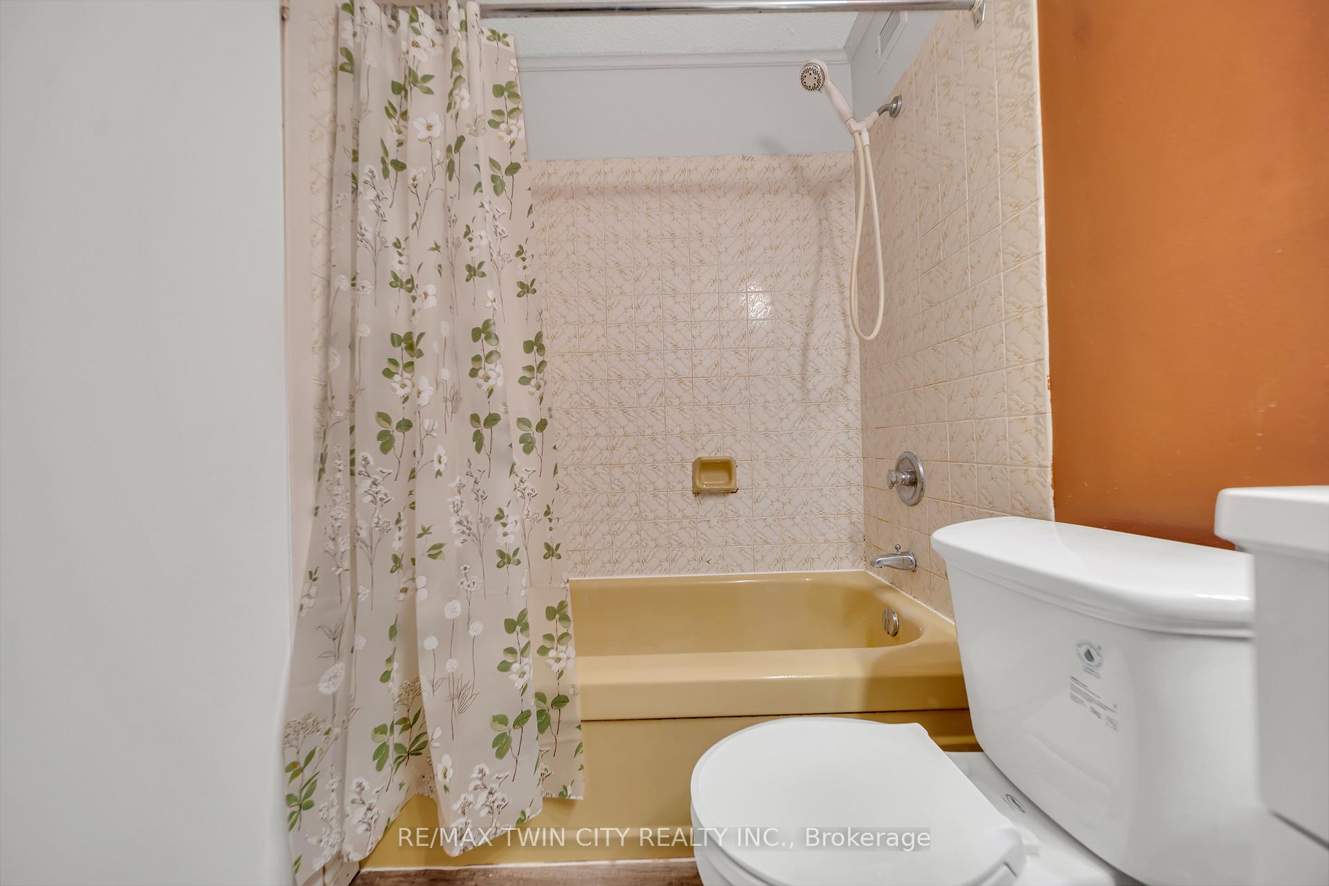Photo 23 of Unit 101, 121 University Avenue E, Waterloo, Lincoln Heights — HOMEH