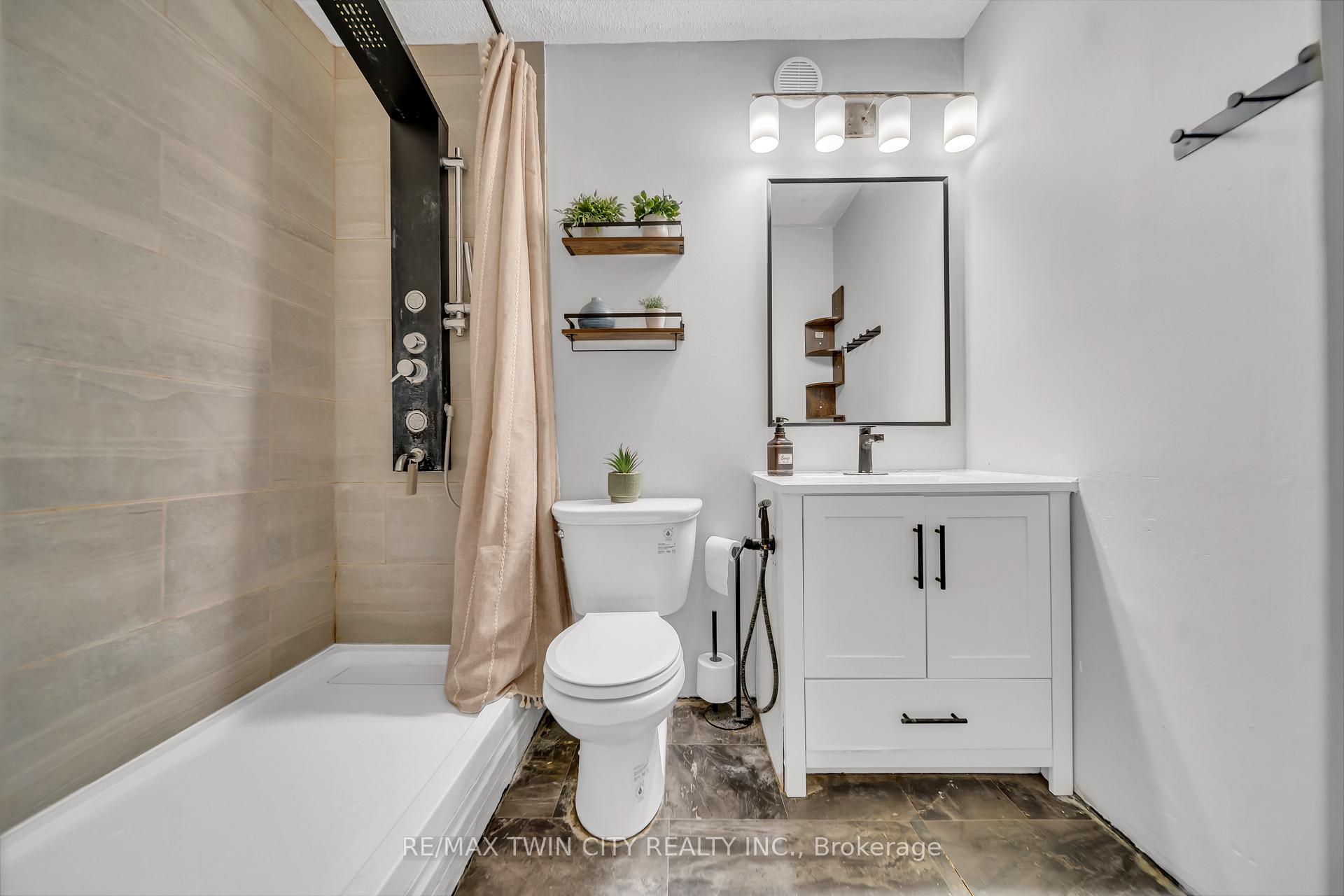 Photo 29 of Unit 101, 121 University Avenue E, Waterloo, Lincoln Heights — HOMEH