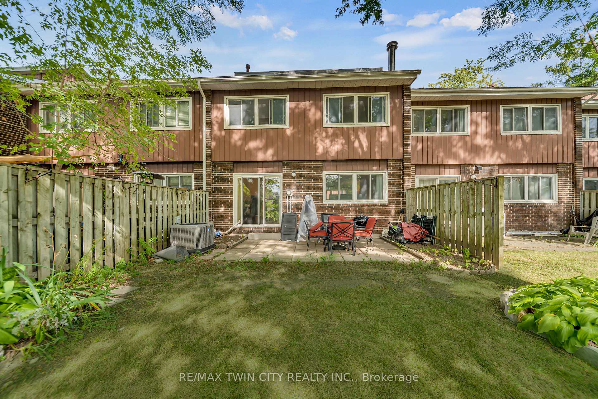 Photo 32 of Unit 101, 121 University Avenue E, Waterloo, Lincoln Heights — HOMEH