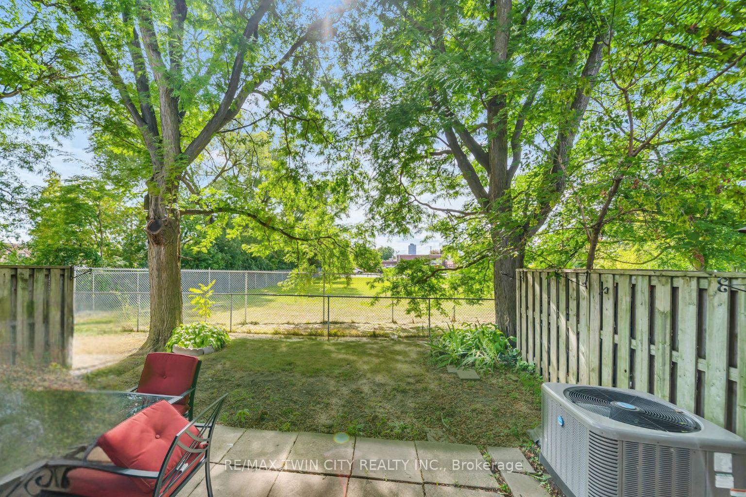 Photo 33 of Unit 101, 121 University Avenue E, Waterloo, Lincoln Heights — HOMEH