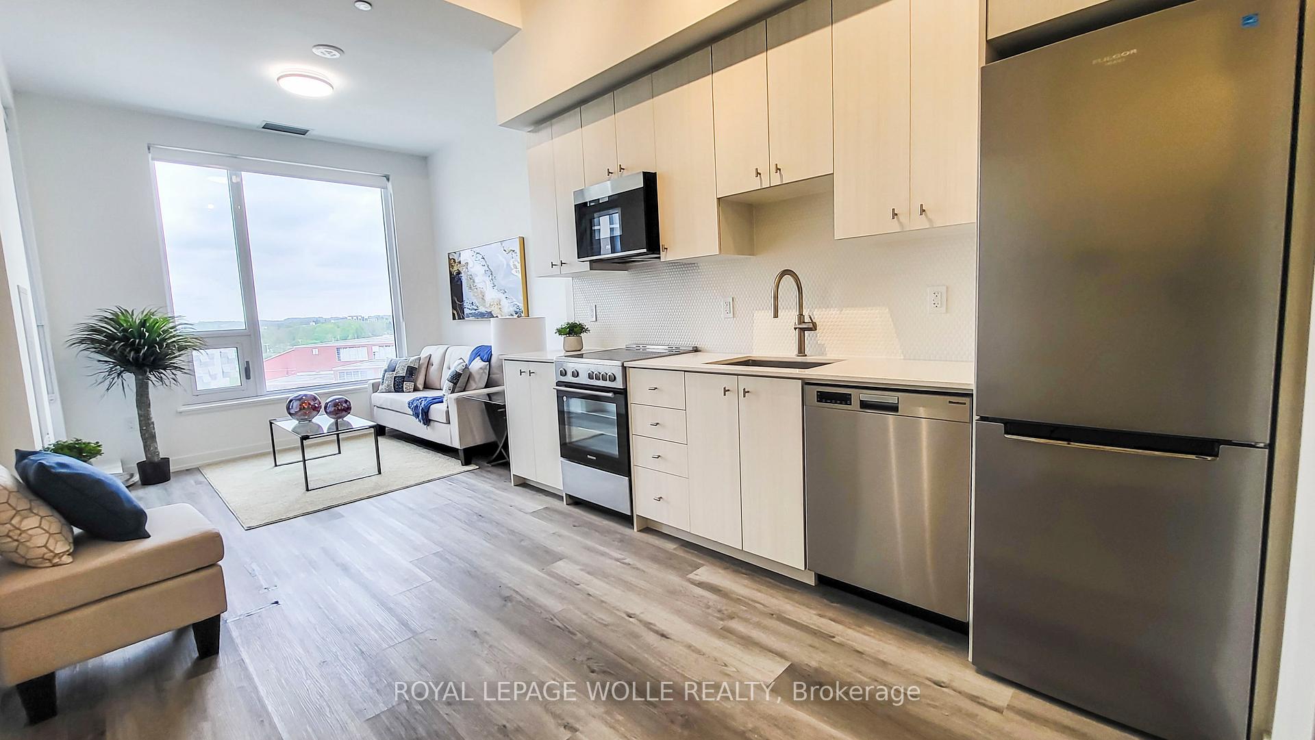 Photo of Unit 304, 15 Wellington Street S