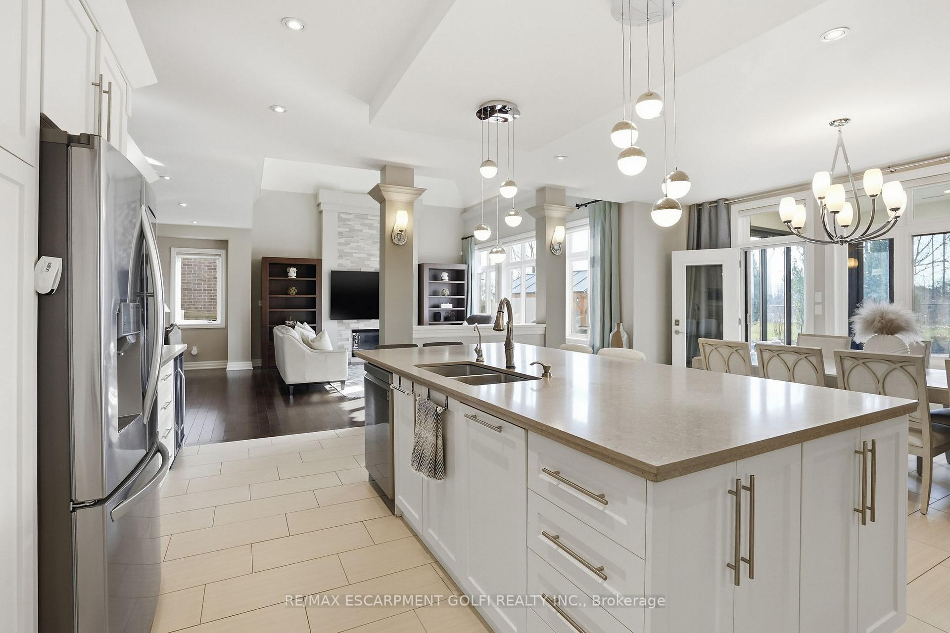 Photo 10 of 234 Fair Street, Hamilton, Meadowlands — HOMEH