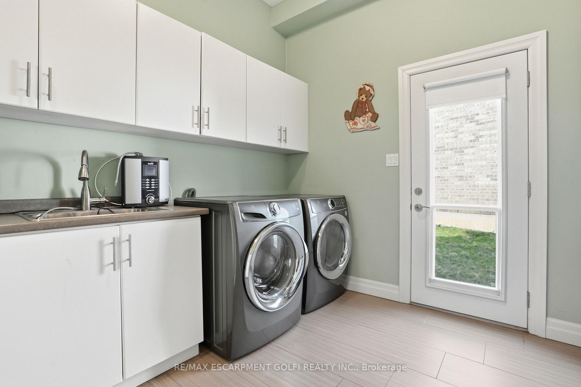 Photo 15 of 234 Fair Street, Hamilton, Meadowlands — HOMEH