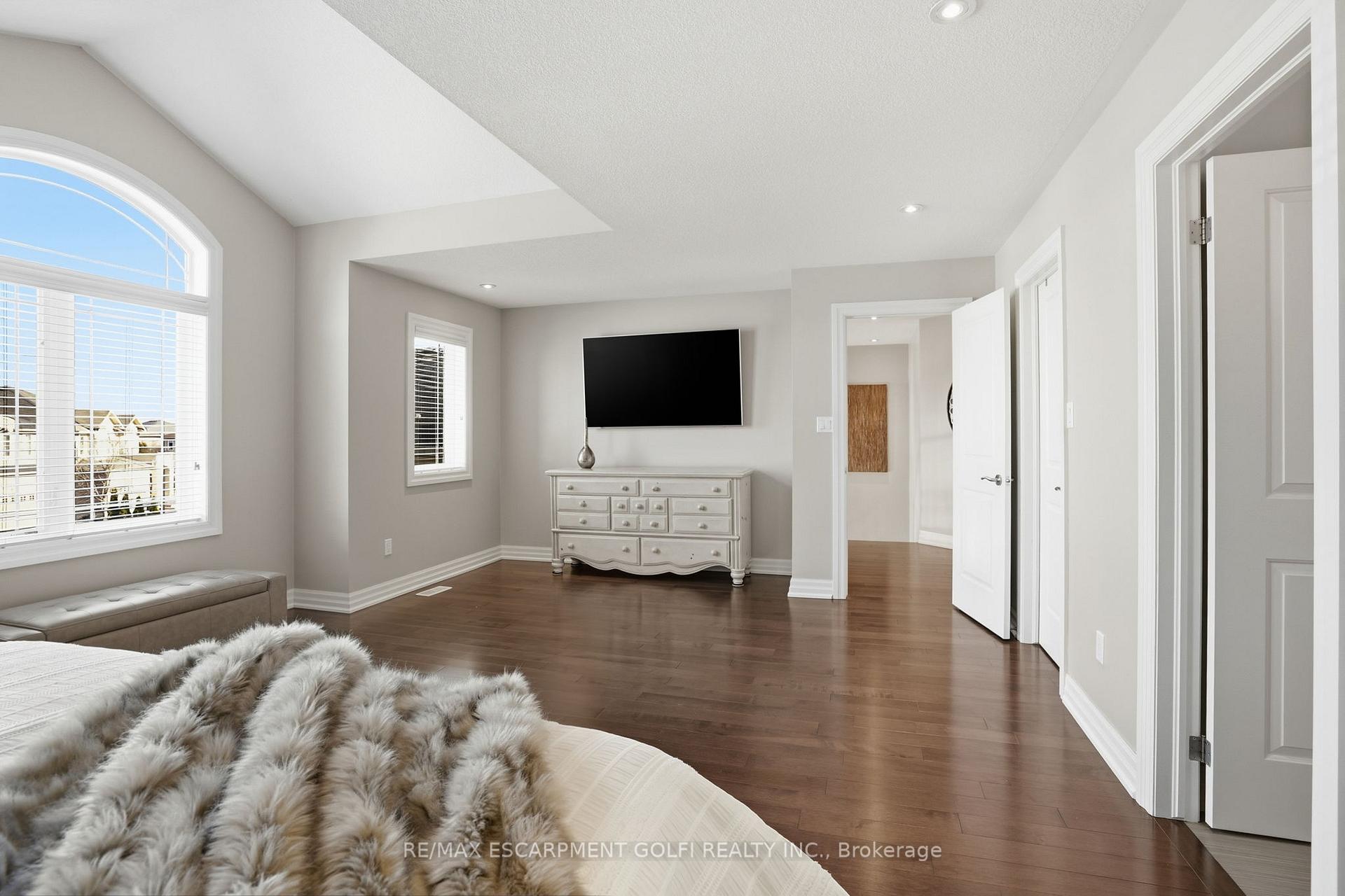 Photo 17 of 234 Fair Street, Hamilton, Meadowlands — HOMEH
