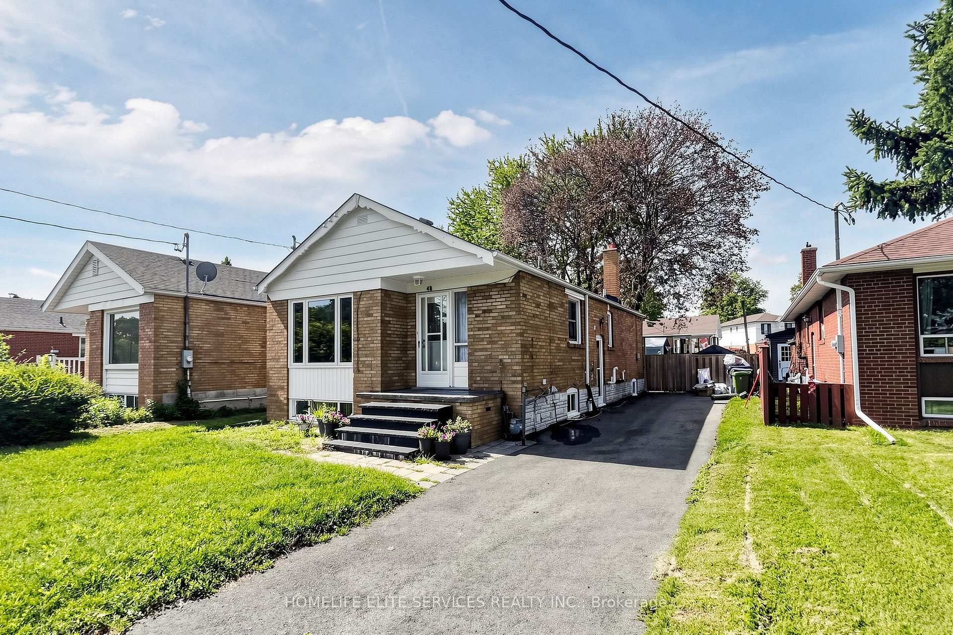 Photo 2 of 48 Frey Crescent, Scarborough, Wexford-Maryvale — HOMEH