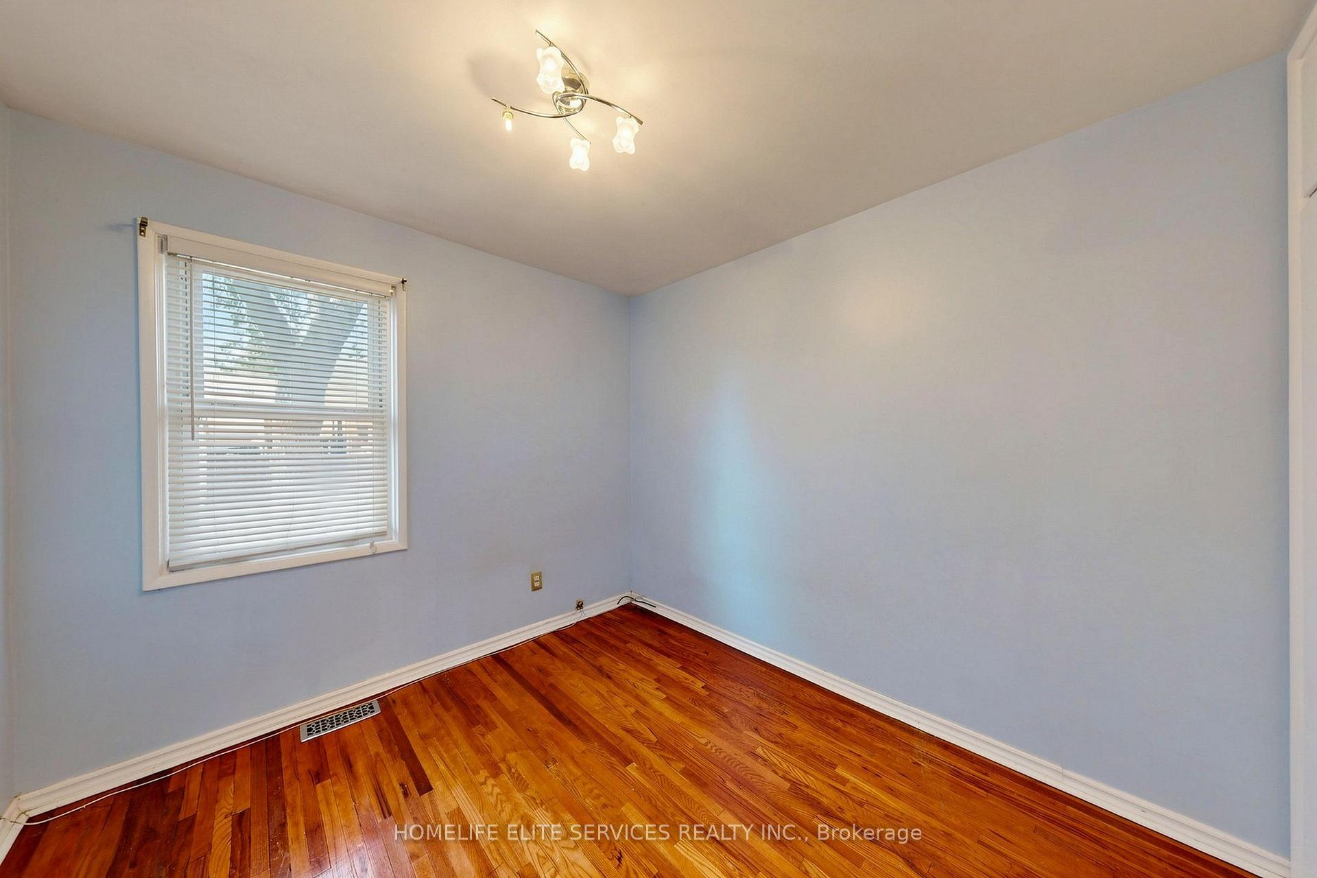 Photo 19 of 48 Frey Crescent, Scarborough, Wexford-Maryvale — HOMEH