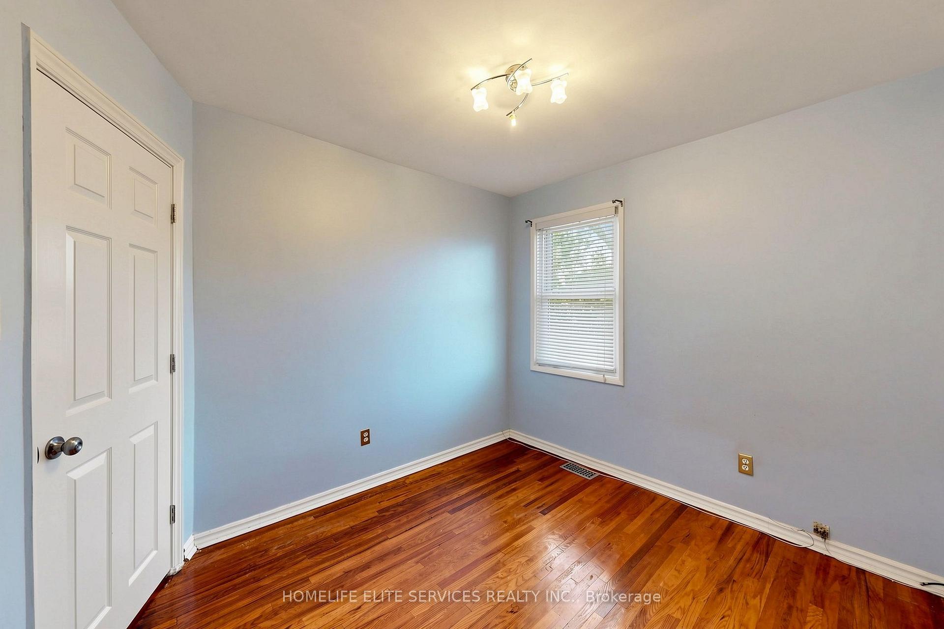 Photo 20 of 48 Frey Crescent, Scarborough, Wexford-Maryvale — HOMEH