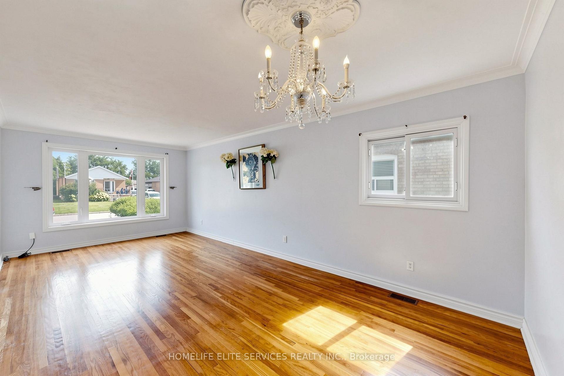 Photo 4 of 48 Frey Crescent, Scarborough, Wexford-Maryvale — HOMEH